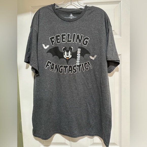 Disney parks Halloween Mickey Mouse VAMPIRE BAT Feeling Fangtastic T-Shirt XL - Picture 1 of 2